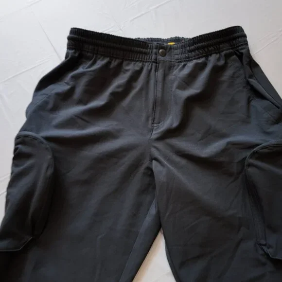 Under Armour | Project Rock Woven Cargo Pants - Black | Size L - Picture 4 of 11